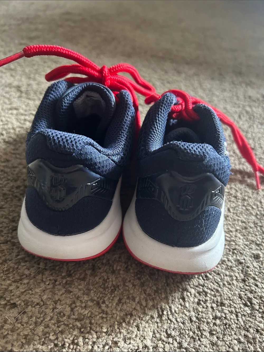 Kids Kyrie Flytrap 2 basketball shoes size 12C